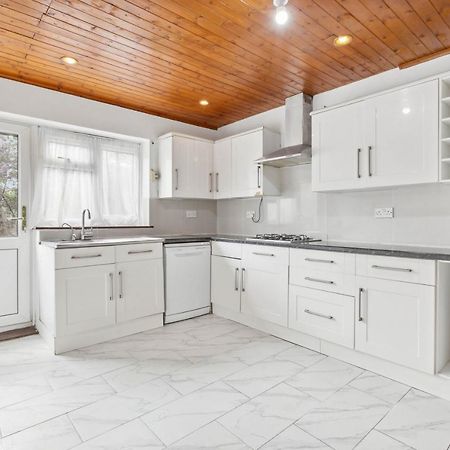 Cozy Stay Apartment Лондон Екстериор снимка