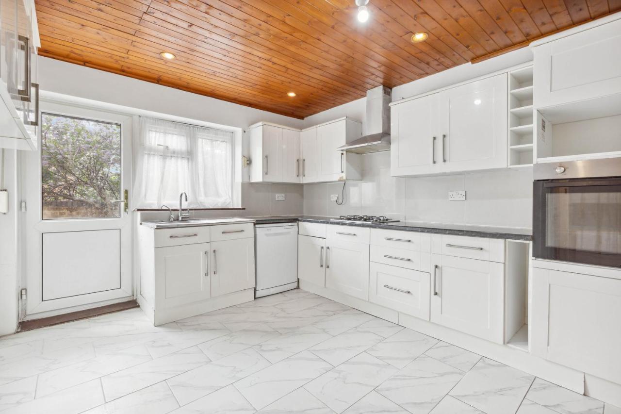 Cozy Stay Apartment Лондон Екстериор снимка